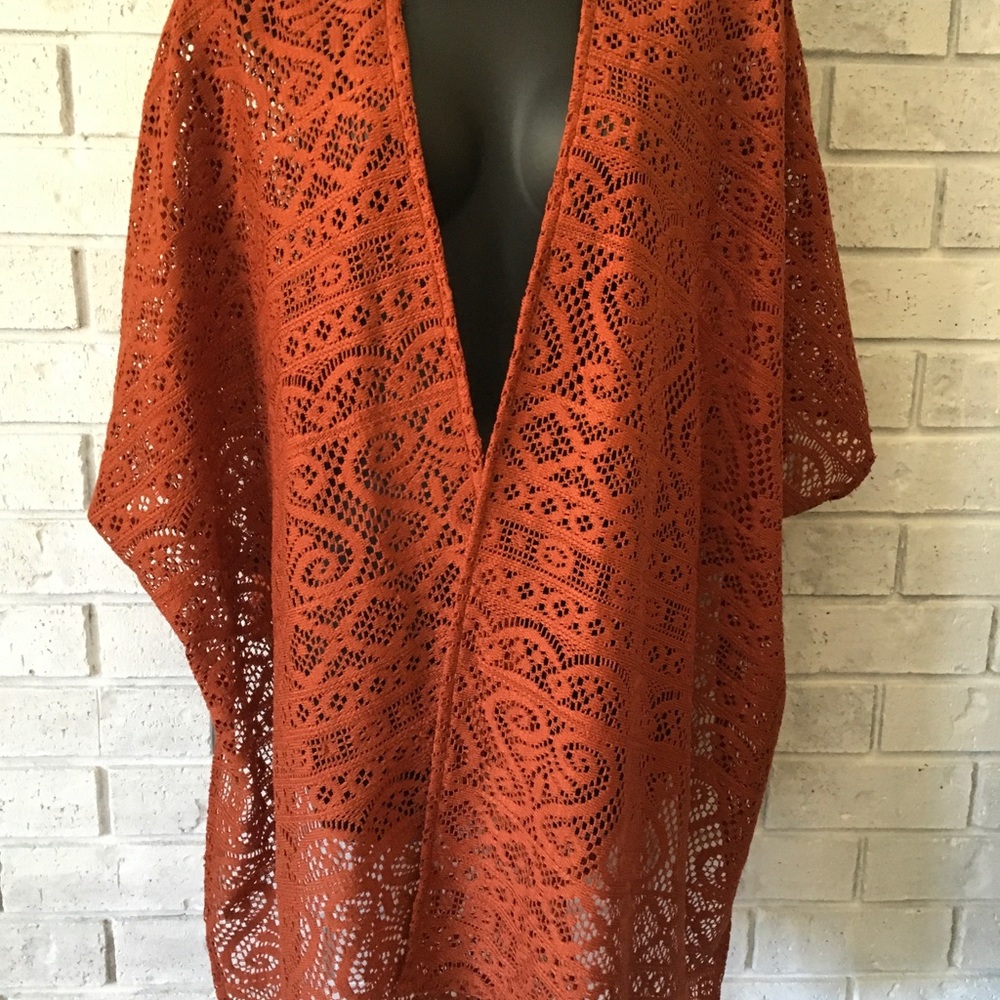 Poncho short sleeve also could be used as a shawl - Picture 2 of 4